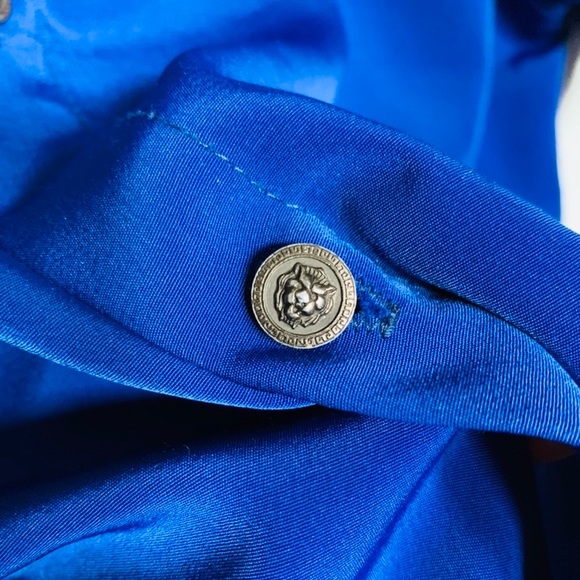 Magnet art royal blue button down short sleeve top - Picture 3 of 5